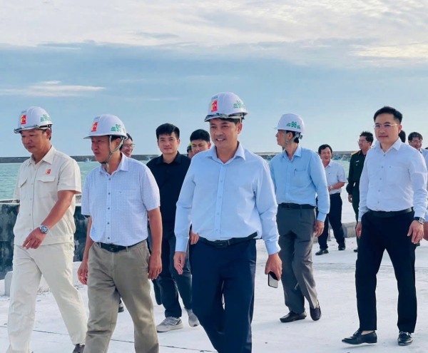 Bài 3: Từ biển mở không gian phát triển mới